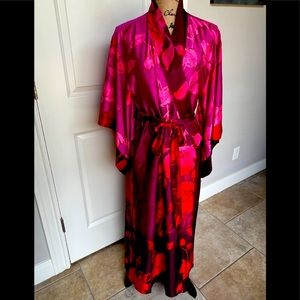 Natori Medium Bold Purple and Red Floral Robe